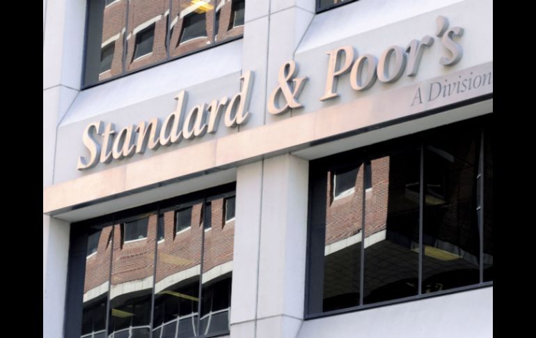 S&P expuso que el principal impulsor de la banca en México fue el aumento de 20 por ciento en el otorgamiento de créditos al consumo. ARCHIVO /