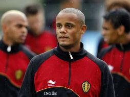 El Barça busca en Kompany cubrir un puesto que ''ha dado muchos dolores de cabeza durante la temporada''. ARCHIVO /