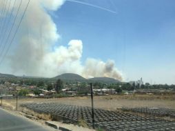 Informan que el fuego ya está siendo atendido por brigadistas. Imagen de @cesmanmx. ESPECIAL /