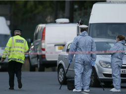 La policía indica que mantendrá una presencia importante en Woolwich durante la noche, e insta a los vecinos a mantener la calma. AP /