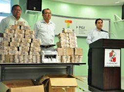 La PGJE señala que el dinero era trasladado en cajas de cartón hacia un escondite. NTX /