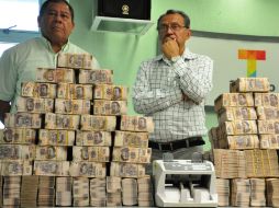 La PGJE de Tabasco incauta al ex secretario de finanzas el dinero que se encontraba en cajas de cartón. NTX /