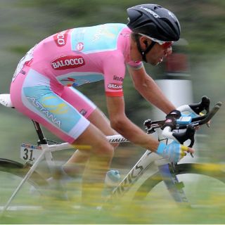 Nibali refuerza liderato en el Giro de Italia