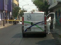 En el lugar se encuentran ya peritos del Instituto Jalisciense de Ciencias Forenses.  /