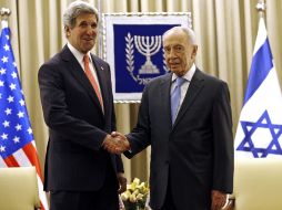 John Kerry se reúne con el presidente de Israel, Shimon Peres. AP /