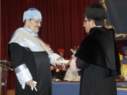 Umberto Eco (i) en su discurso destacó los vínculos de España con su novela ''El nombre de la rosa''. NTX /