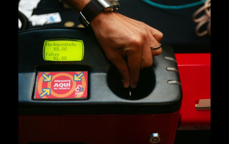 El prepago es un sistema que actualmente se utiliza en el Pre-Tren y Macrobús. ARCHIVO /