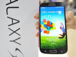 Apple ha acusado a Samsung de realizar copias deliberadas y  masivas de sus diseños y tecnologías. AFP /