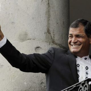 Rafael Correa asume nuevo mandato hasta 2017 en Ecuador