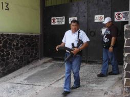 Agentes ministeriales de la PGJ-Tabasco catean, por segunda ocasión, el despacho del ex secretario de Finanzas del estado. SUN /