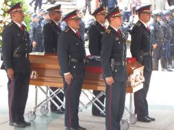 Se pidió el cambio de guardia del ataúd; primero funcionarios, después los comandantes operativos.  /