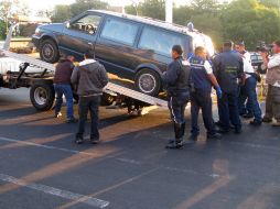 El 24 de noviembre de 2011, se encontraron 26 cadáveres dentro de tres camionetas debajo de los Arcos del Milenio. ARCHIVO /