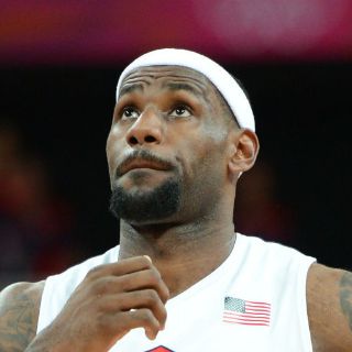 James deja en evidencia a Jordan