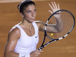 La tenista francesa Alize Cornet derrota a la canadiense Eugenie Bouchard, por parciales 7-5, 6-7 (7) y 6-3. ARCHIVO /