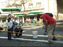 La sesión de Sábados Comunitarios en Plaza Universidad tiene mínima participación civil, funcionarios realizan los trabajos.  /