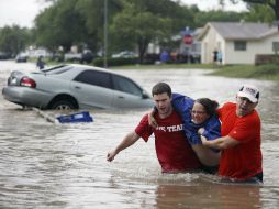 Las fuertes lluvias que azotan hoy el estado de Texas han provocado inundaciones en la capital, Austin, y en San Antonio. AP /