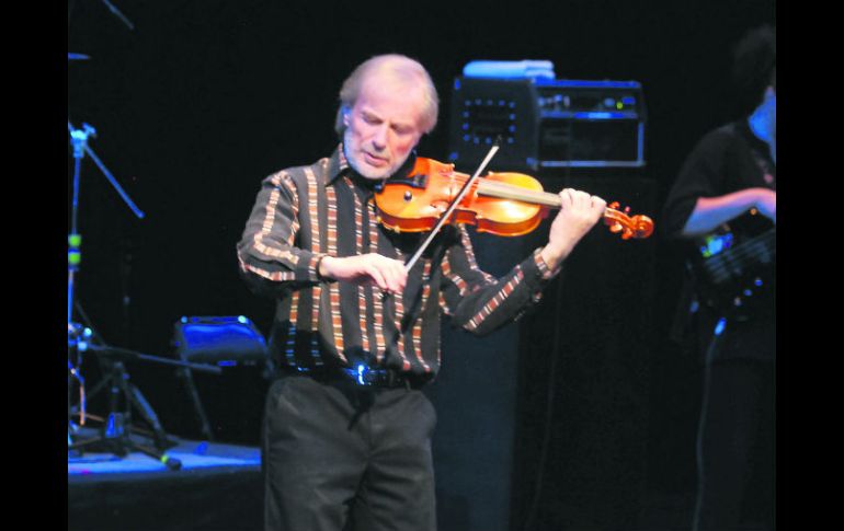 Los últimos acordes. Con el concierto de Jean-Luc Ponty y su banda, cerró anoche el mayo francés en Guadalajara. EL INFORMADOR /