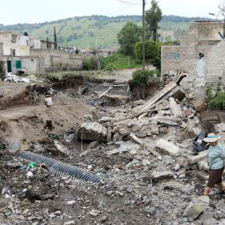 Corriente de agua en el Cerro del Cuatro arrastra a persona