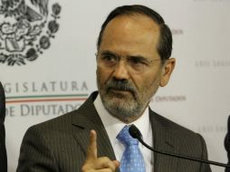 El presidente del PAN denuncia que la transición democrática está secuestrada por Congresos locales corruptos.  /