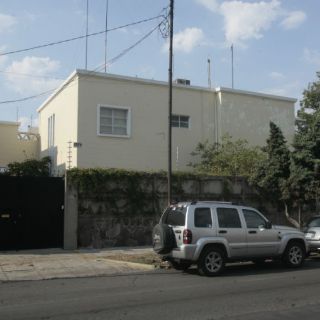 Taladra oídos intenso sonido de alarma en finca