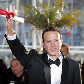 Amat Escalante recibe diploma erróneo en Cannes