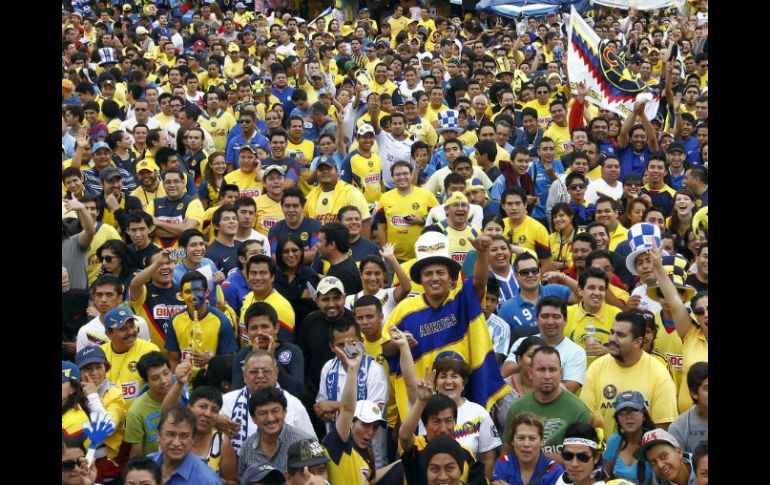 El costo de los boletos revendidos va de los dos mil a los cinco mil pesos; la pasión de muchos le permite pagarlo. NTX /