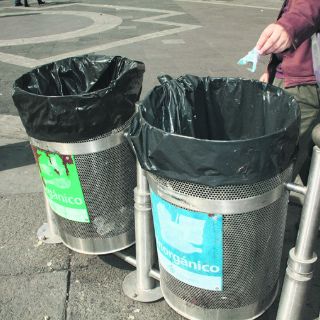 Ayuntamientos y ciudadanos incumplen norma de separar la basura