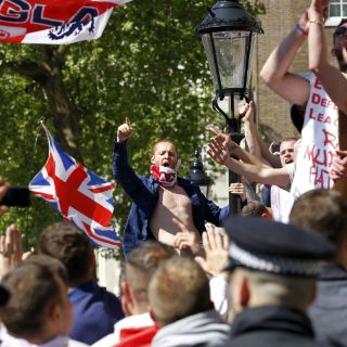 La ultraderecha se manifiesta en Londres contra los musulmanes