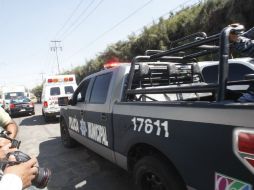 En el sitio se encontraron tres casquillos calibre .38; elementos de la FGE arribaron al lugar para hacerse cargo del cuerpo. ARCHIVO /