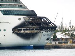 El fuego arrancó en la parte trasera del barco, en la tercera cubierta, y se propagó hasta la cuarta. AP /