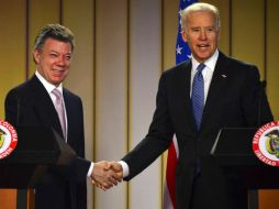 Santos (i) y Biden (d) ofrecen una conferencia de prensa luego de una reunión privada de más de dos horas. AFP /