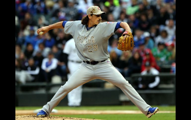 El abridor Jeff Samardzija cubre la ruta completa con dos imparables sin permitir anotación. AP /