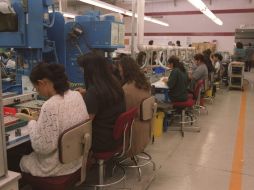 En marzo de este año, el personal ocupado en la industria manufacturera del país creció 2.0 por ciento respecto a igual de 2012. ARCHIVO /