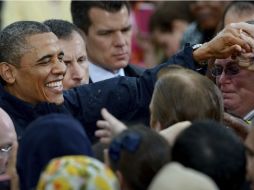 El presidente de Estados Unidos saluda al público congregado en Asbury Park. EFE /