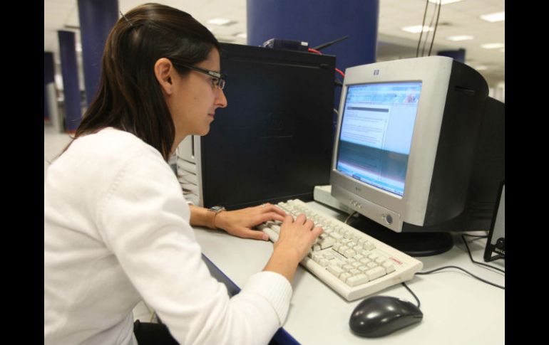 Tras el bloqueo por descargas ilegales, el usuario tendría que llamar a la policía, confesar su crimen o pagar por el contenido. ARCHIVO /