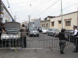 Como zona de cuarentena, quedó aislada la franja de venta de autopartes de 5 de Febrero y Los Ángeles.  /