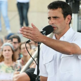 Capriles viaja a Colombia para reunirse con Santos