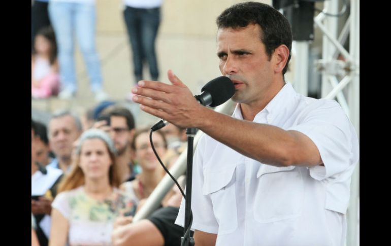 El político declara que ''el mundo no sólo oye la voz del gobierno, sino la de quienes quieren el cambio y el progreso''. ARCHIVO /