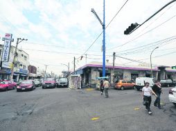 Santa Tere es una zona con alta actividad comercial, la cual se incrementa los domingos con la instalación del tianguis. EL INFORMADOR /