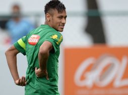 Neymar tiene permiso para ausentarse de la Selección brasileña para ir a Barcelona y ser presentado por su nuevo equipo. AFP /