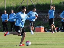 Luis Suárez espera resolver su futuro en lo que se prepara con Uruguay para la eliminatoria. AFP /