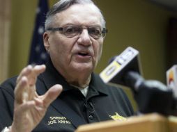 Joe Arpaio apelará la decisión de una corte federal que le impide mantener seis operativos contra inmigrantes. ARCHIVO /