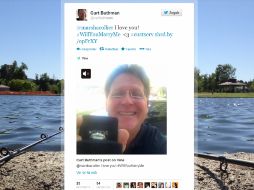 Curt Buthman mostrando el tradicional anillo de compromiso. ESPECIAL /