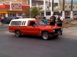 Esta discusión ocurrió en el cruce de las calles Abasolo y Revolución, en el centro de la delegación Pitillal de Puerto Vallarta. ESPECIAL /