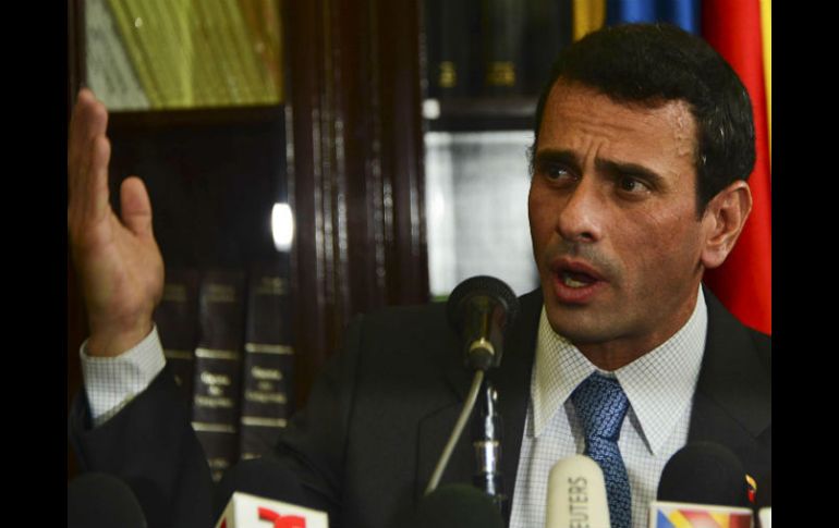 Capriles indica que ésta es la primera de una serie de visitas que tiene previstas a otros países como Perú, Brasil y México. AFP /