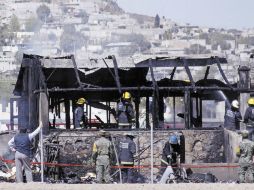 Según informa el cuerpo de bomberos, el piloto y el copiloto del avión murieron. ARCHIVO /