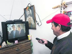 Al tijuanense sí le funcionó el decodificador. La SCT aseguró que continuará el proceso de transición a la televisión digital. EFE /