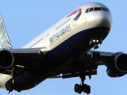 La aerolínea británica British Airways dejó anoche en el aeropuerto de Venecia a 140 pasajeros. ARCHIVO /