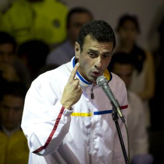 Capriles critica a Maduro por ''comprar legitimidad'' para su Gobierno