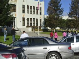 Los edificios permanecerán evacuados hasta que la policía pueda analizar el campus. ARCHIVO /